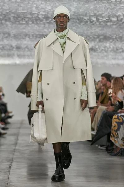 Look 48